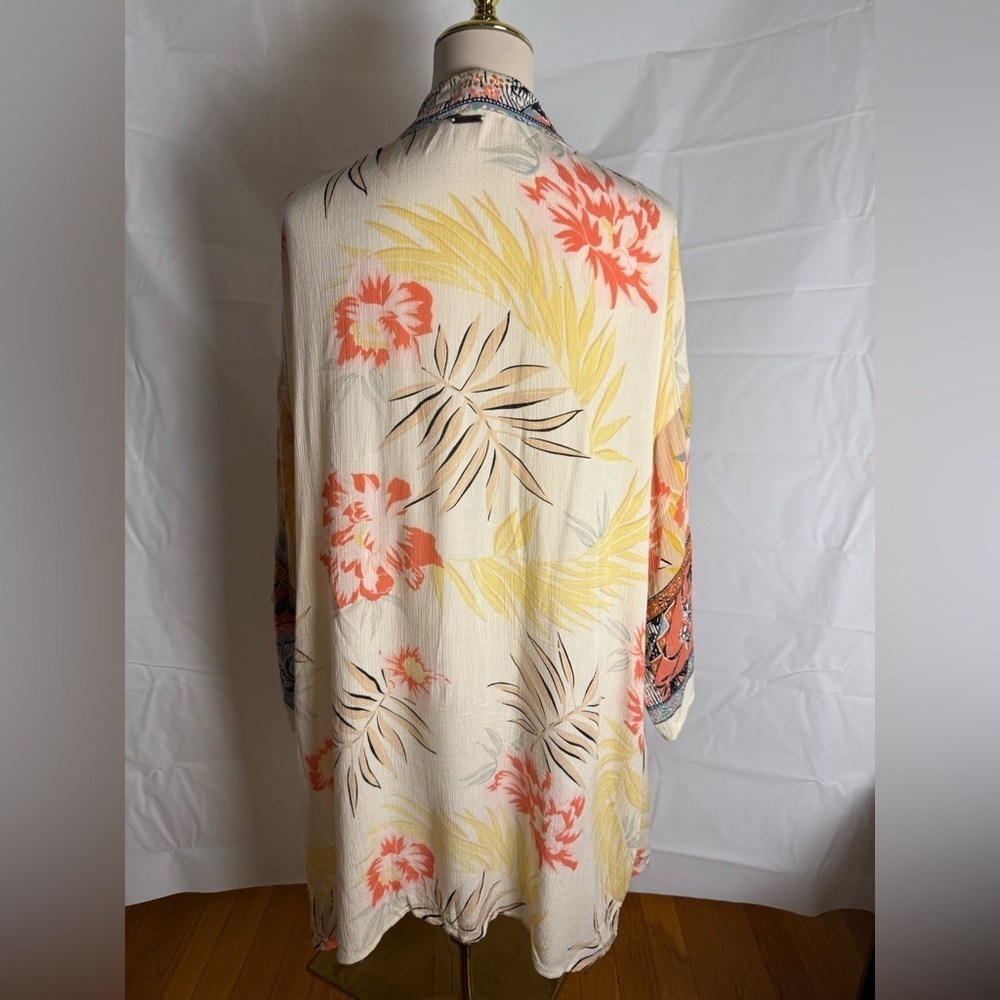 Billabong Floral Cape with Multicolor Design - Picture 3 of 7